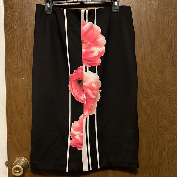 ECI New York pink floral skirt size L - Picture 2 of 2